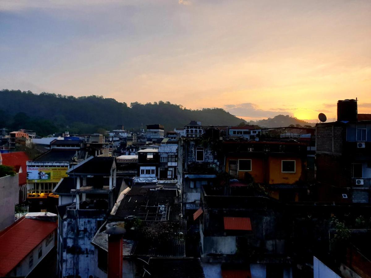 Kandy Tower Inn Bagian luar foto