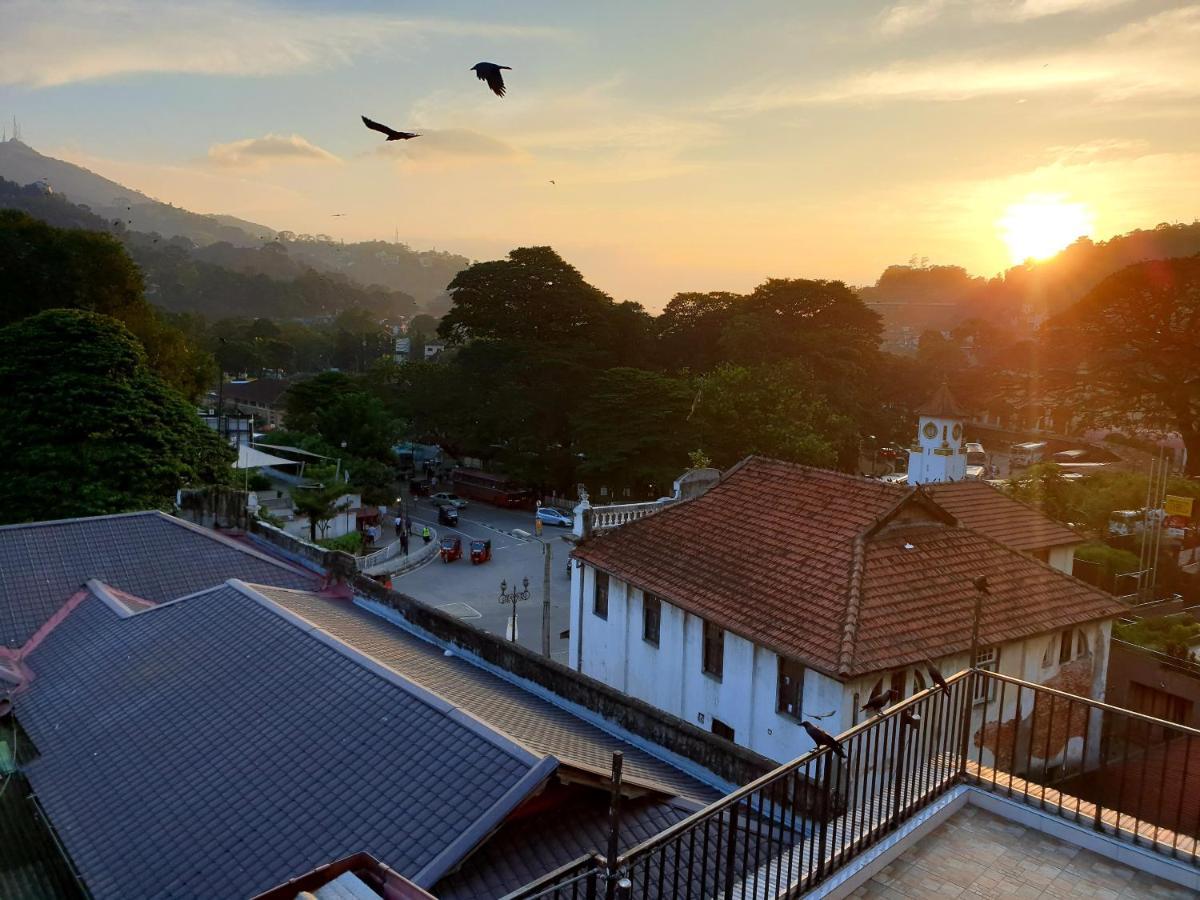 Kandy Tower Inn Bagian luar foto