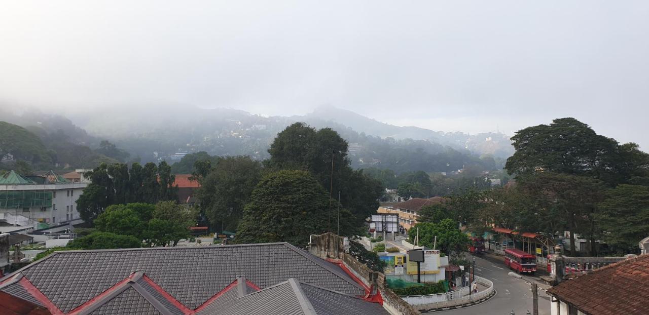 Kandy Tower Inn Bagian luar foto